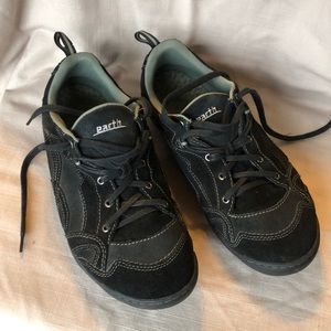 Women’s Earth shoes Size 10